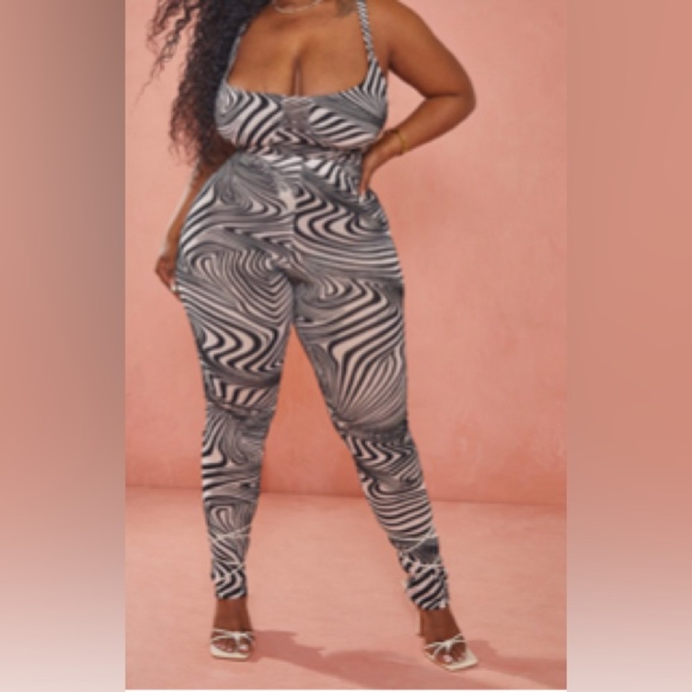 Pretty Little Thing Cream Black Devore Two Piece Set Plus size 22 new with tags